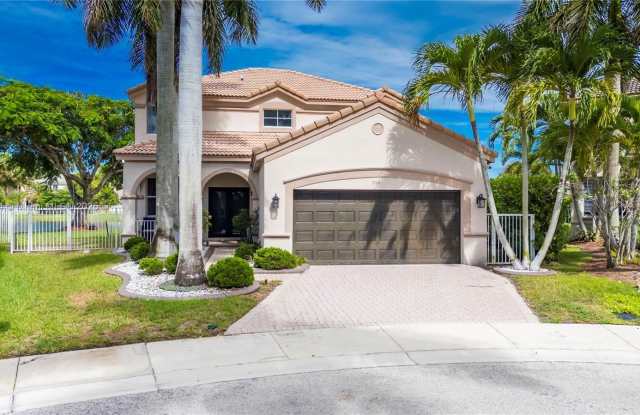 Photo of 663 Live Oak Ln