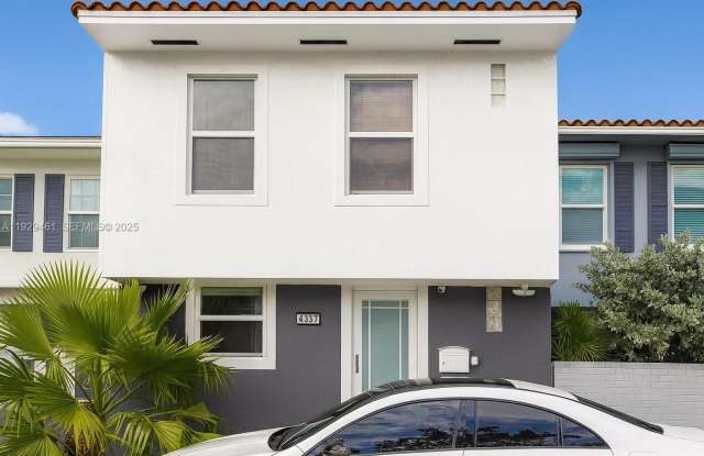 Photo of 1987 NE 123rd St