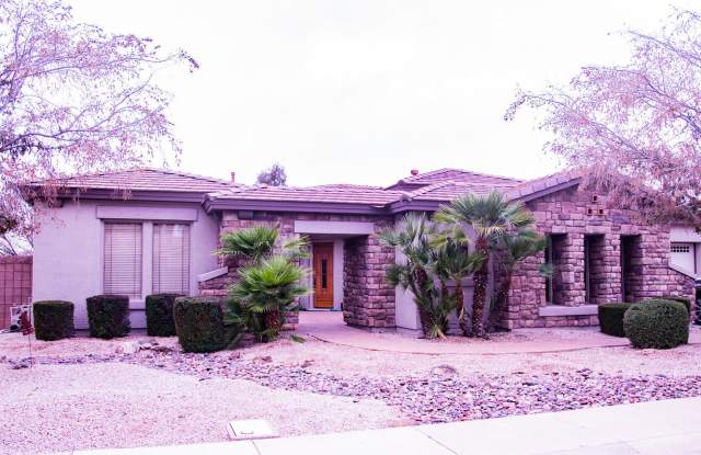 2294 S BEVERLY Place