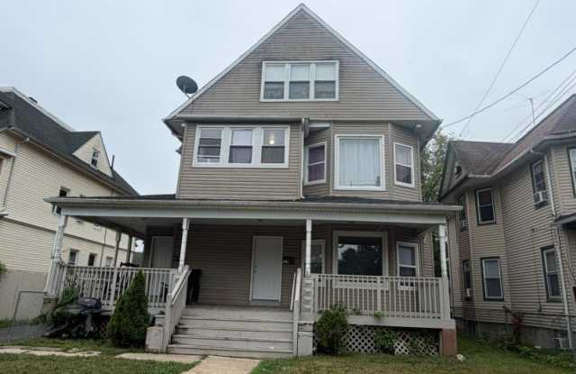 318 Grant Ave