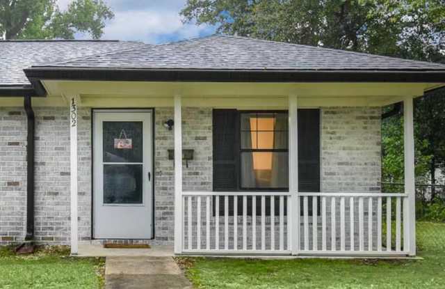 2-Bedroom, 1-Bathroom Home in Savannah, GA
