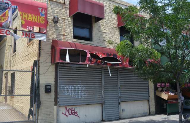 Photo of 5065 Broadway