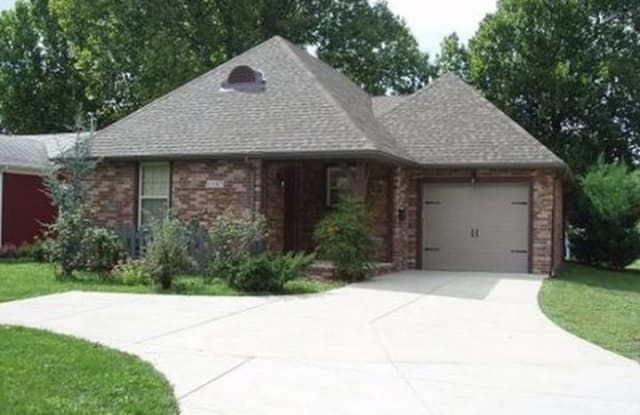 1147 South Oak Grove Avenue - 1147 South Oak Grove Avenue, Springfield, MO 65804