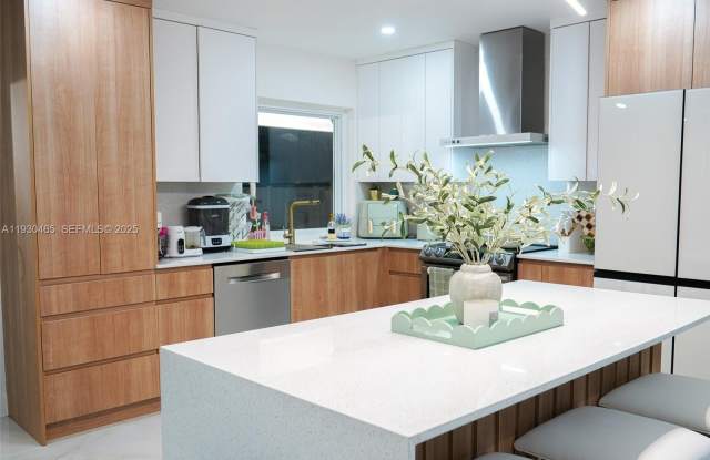 Photo of 7951 NW 37th Dr