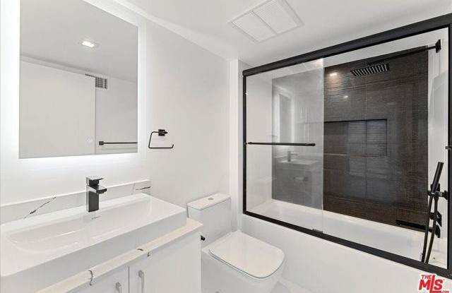 1410 1/2 North Poinsettia Place