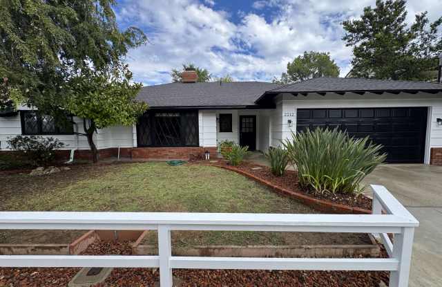 Photo of 2212 Linda Flora Dr