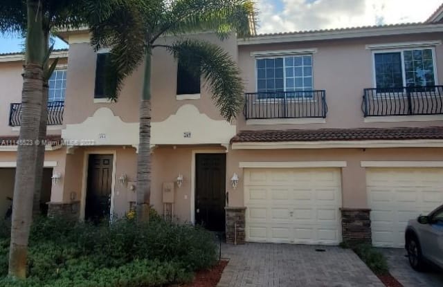 265 Las Brisas Cir - 265 Las Brisas Circle, Sunrise, FL 33326