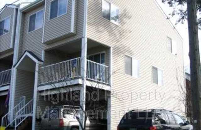 Photo of 316 NE Whitman St