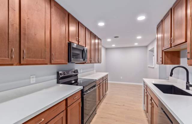 NEWLY RENOVATED 6 bedroom 4 bathroom home in Tempe near ASU!