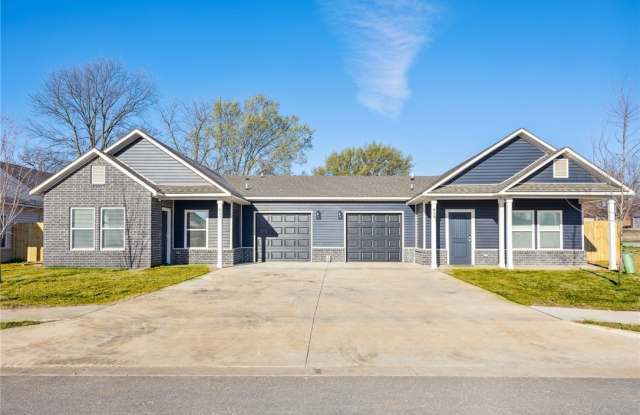 910 Valley Oaks Lane