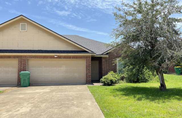 Photo of Duplex in Surrey Ridge!