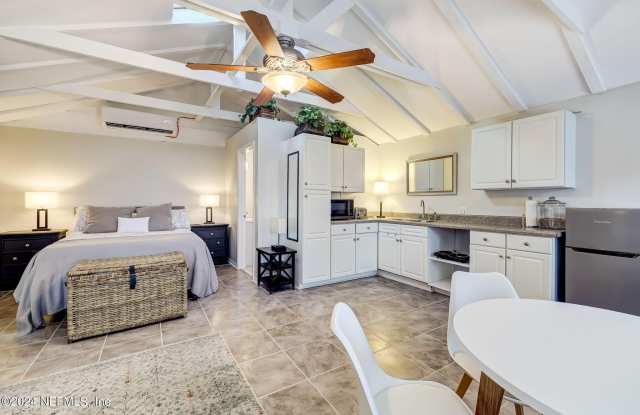 1427 RIVER OAKS Road unit: Cottage Apartment