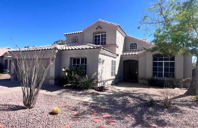 Ahwatukee beauty with a pool! 3 bedroom ++ - 4446 East Graythorn Street, Phoenix, AZ 85044