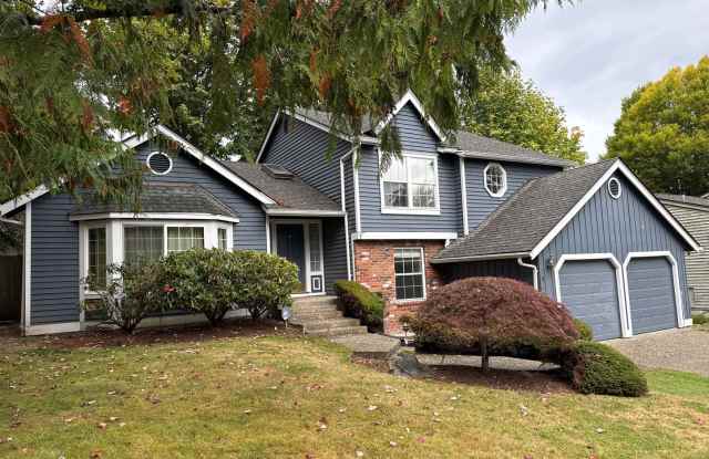 Beautiful Tri-level 4 beds, 2.5 baths plus den, within one mile from Cougar Ridge Elementary