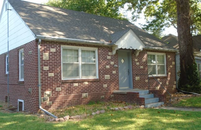 604 Bluemont Ave - 604 Bluemont Avenue, Manhattan, KS 66502