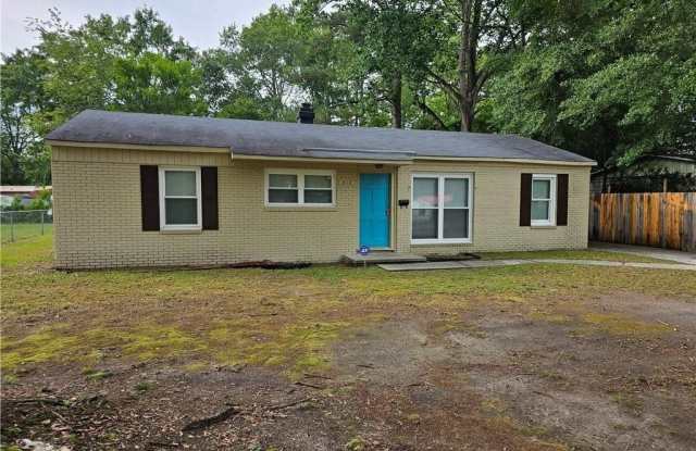 212 Reaves Street - 212 Reaves Street, Raeford, NC 28376