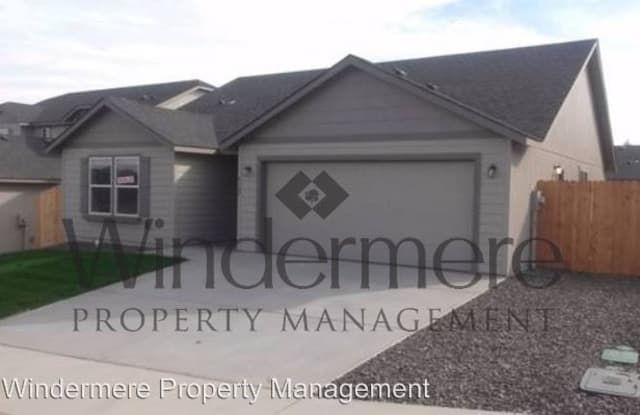 9349 W 8th Pl - 9349 West 8th Place, Kennewick, WA 99336