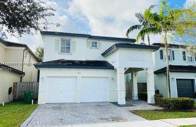 Photo of 3616 NE 3rd Ct