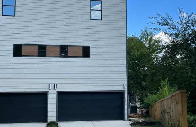 Great Townhouse Minutes from Optimist Hall  NODA