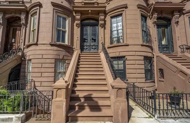 Photo of 521 Columbus Ave