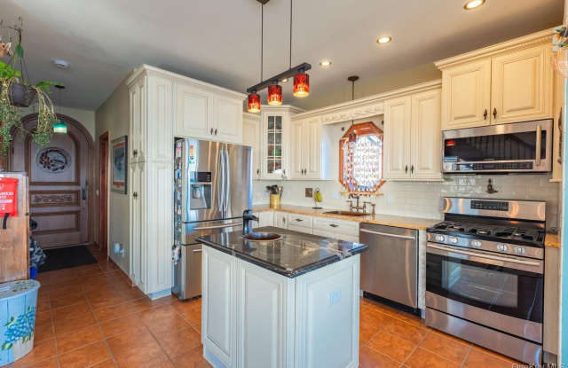 49 W Bayview Avenue W