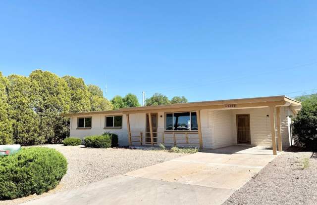 Photo of 4BR/2BA/2CP, 1698 sq.ft. rental in Sierra Vista, AZ