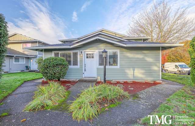 Great 2 Bed 1 Bath NE Gresham Condo - Water/Sewer/Garbage Included!!