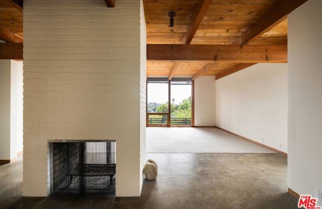 Photo of 2020 Mayview Dr