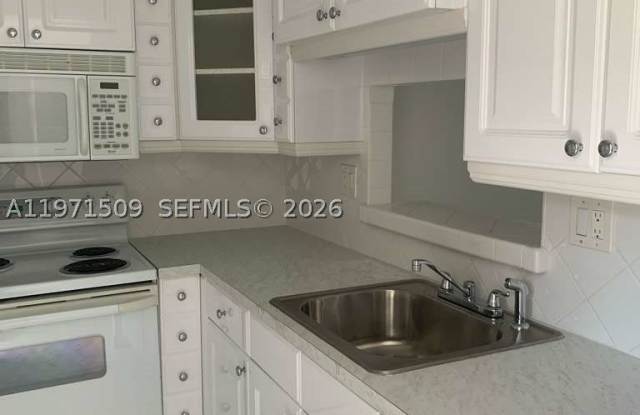 5003 NW 35th St