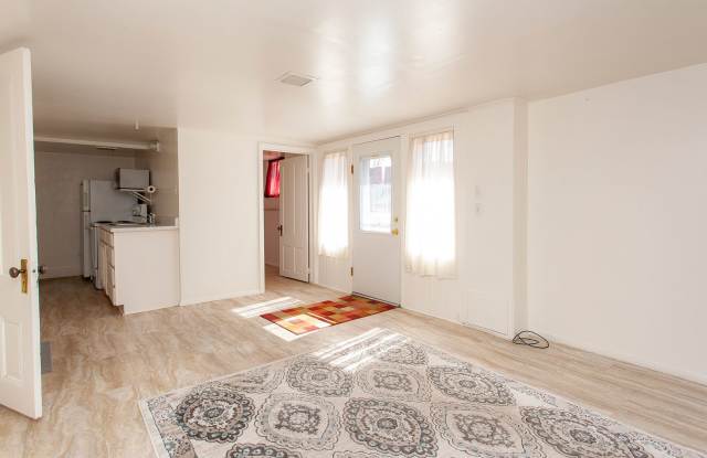 Photo of MOVE IN SPECIAL!!