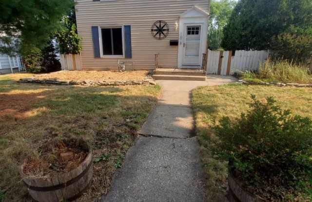 2 Bedroom 1.5 Bath single family