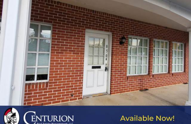850 Lancaster Dr. SE