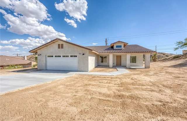 Photo of Beautiful, Clean 4 bedroom with Solar!!