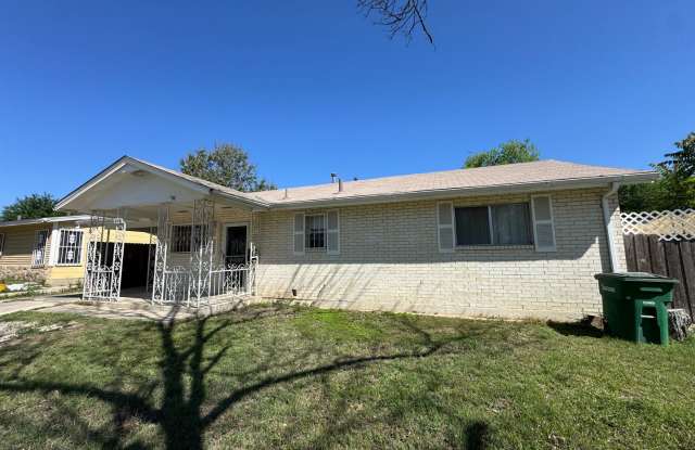 Photo of 2 bedroom/1 bath available for IMMEDIATE MOVE IN! YARD MAINTENANCE INCLUDED!