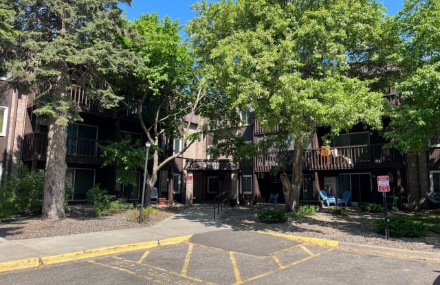 4207 Lakeside Ave N #220 - 4207 Lakeside Avenue North, Brooklyn Center, MN 55429