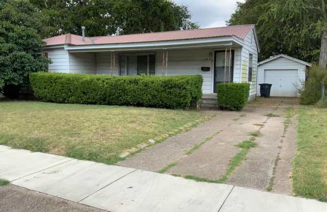 Photo of Cozy two bedroom with detached garage