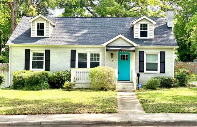 Charming Home Located in Cotswold Neighborhood. photos photos