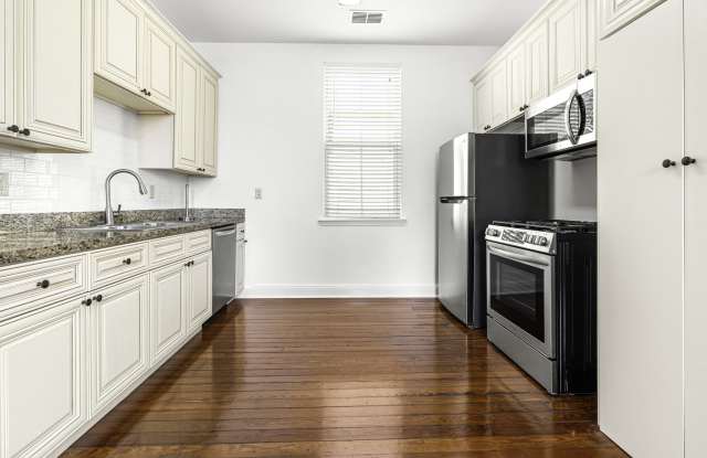 2324 Ursulines Ave Apt B (Upper)