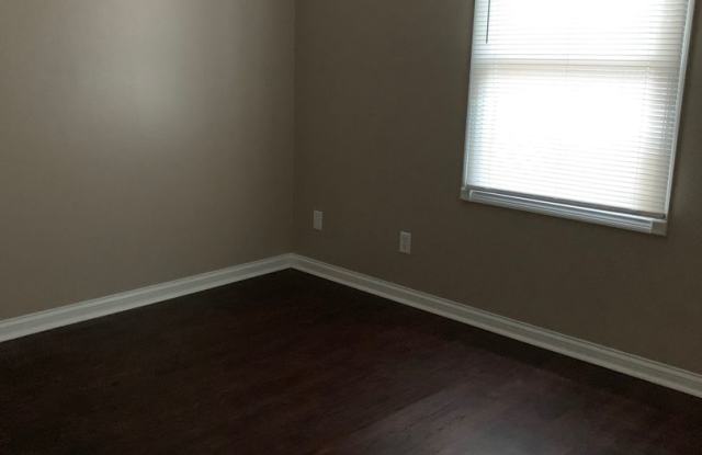 Photo of 2 bed 1 bath duplex