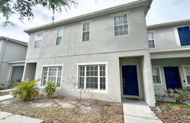 This perfect low-maintenance townhome is ready for you! - 6758 Lake Rochester Lane, Gibsonton, FL 33534
