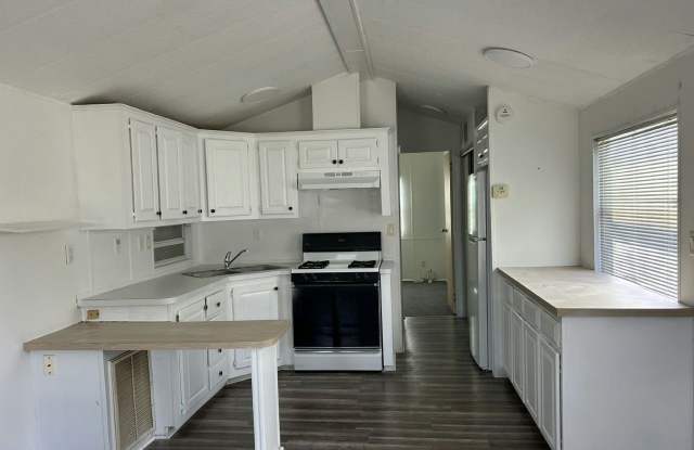 6105 Land O Lakes Blvd 5