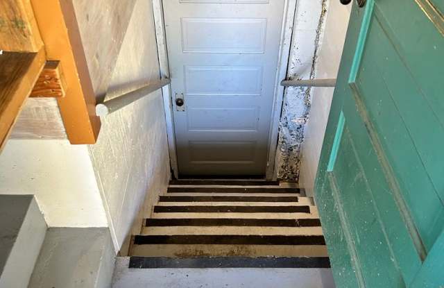 1407 X Ave - All Utilities Included