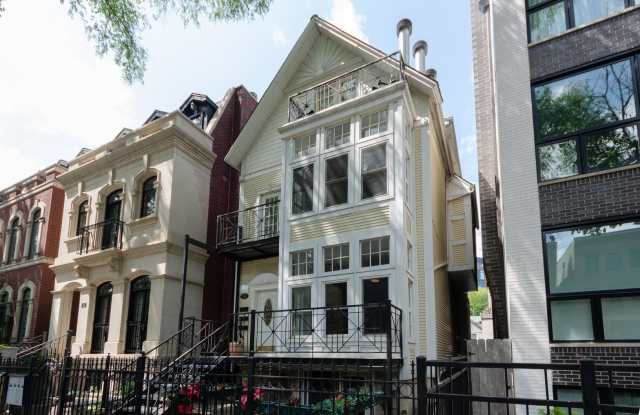 944 W Montana Street