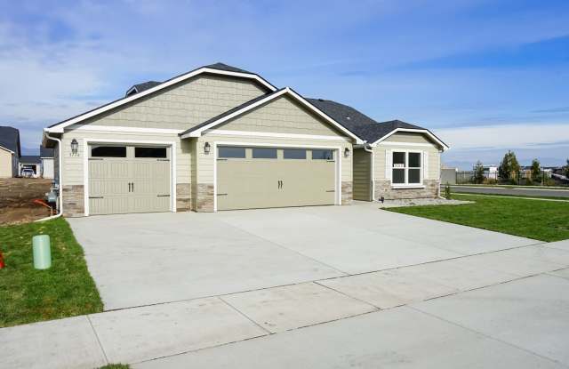 3 Bedroom home with 3 Car Garage! - 3774 North Peyton Lane, Kootenai County, ID 83854