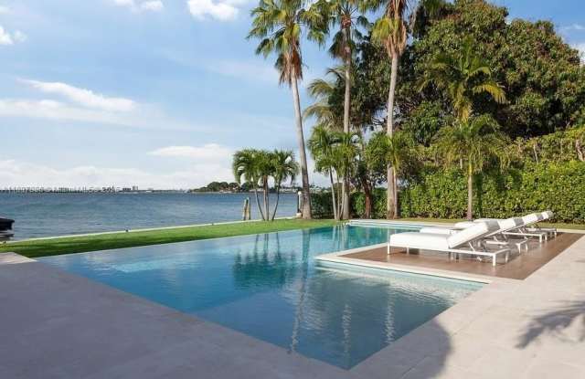 Photo of 7972 Biscayne Point Cir