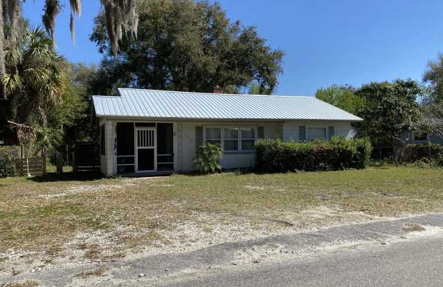 305 Fern Street