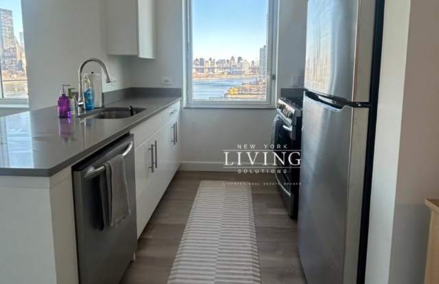 5241 Center BOULEVARD