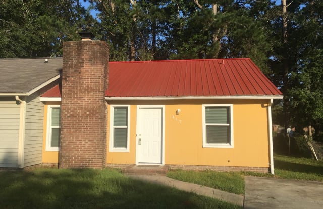 317 W Frances Street - 317 West Frances Street, Jacksonville, NC 28546