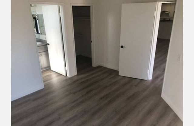 1333-1335 N La Brea Ave