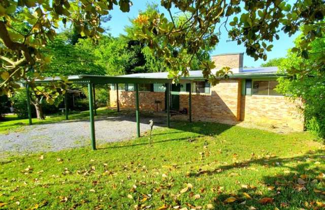 Renovated Mid-Century Duplex - 113 Wallace Street, Lexington, VA 24450